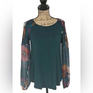 Maurice’s can blouse flower shear sleeves